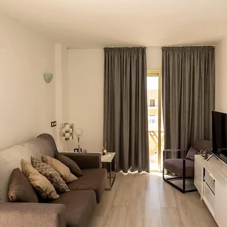 Piso Con Terraza Y Vistas Cerca De La Palya Apartment *