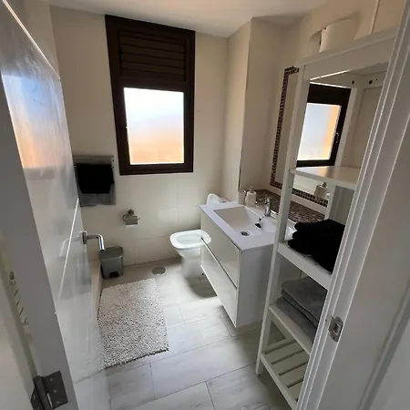 Piso Con Terraza Y Vistas Cerca De La Palya * 美洲海滩